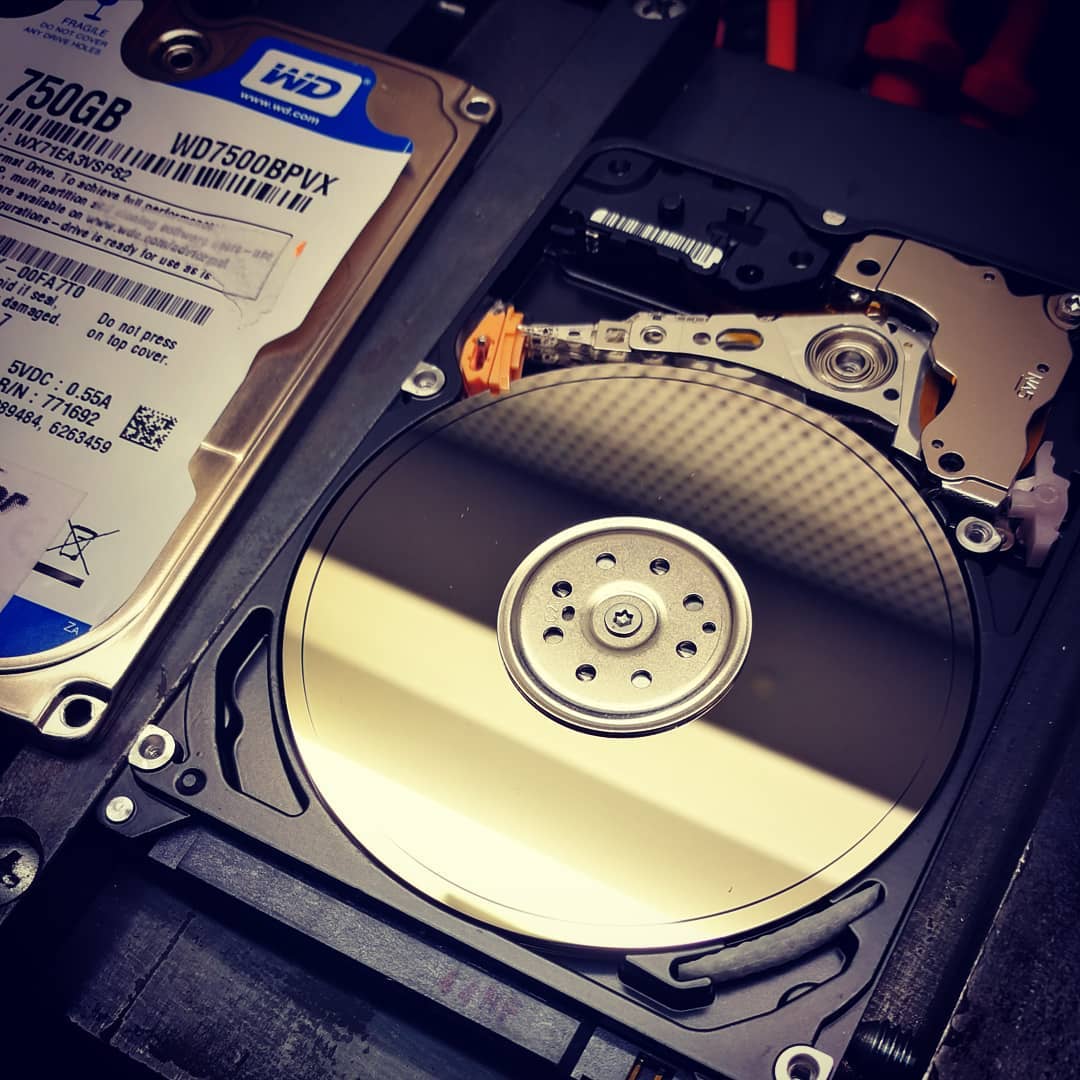 تصویر شرایط تعویض هد و جراحی هارد